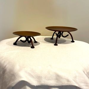 never used Set of stands.plant/ candle/or decor stand.2 matching sizes.